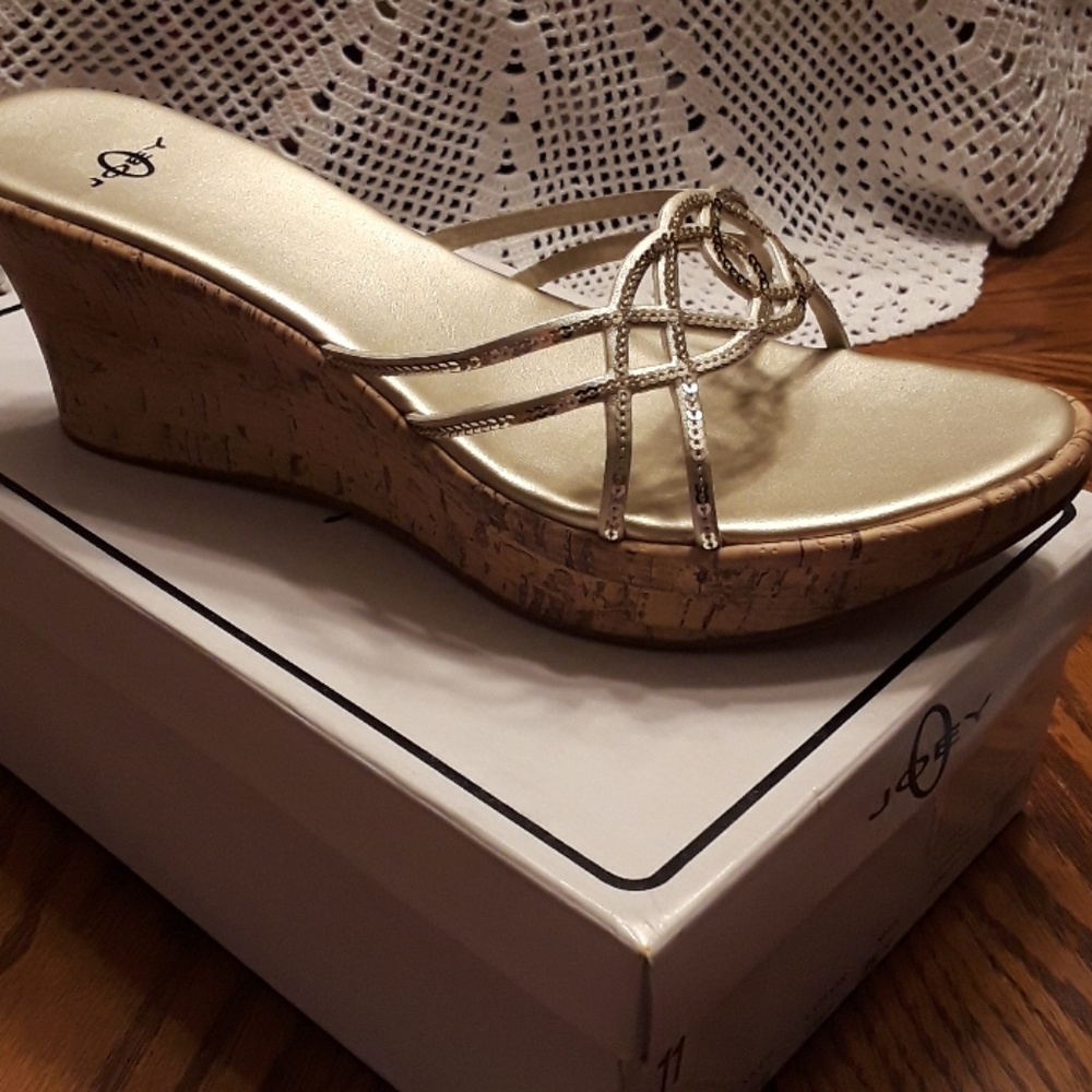 NEW Joey O Wedge Sandal